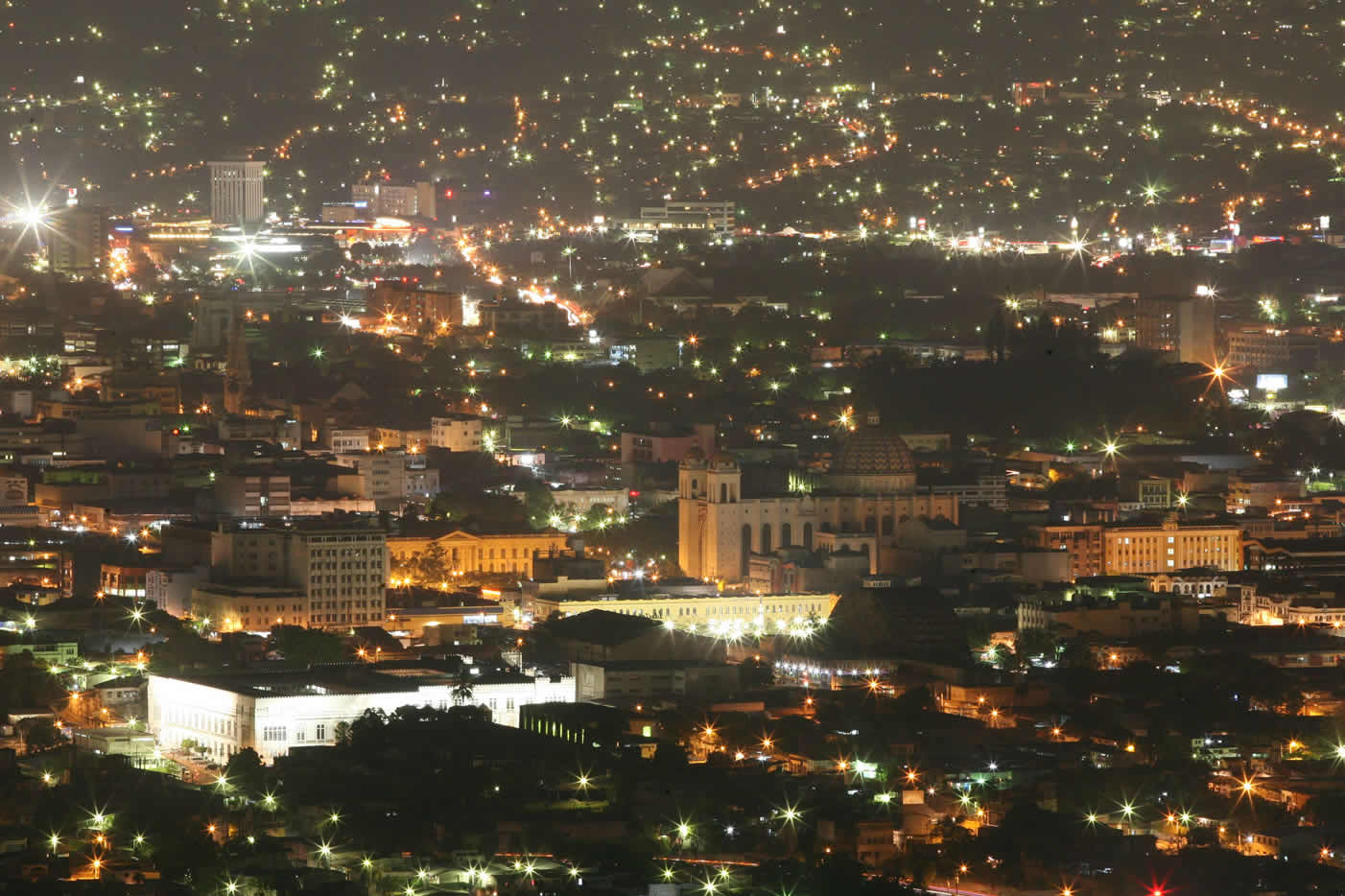 Vista Nocturna de San Salvador
