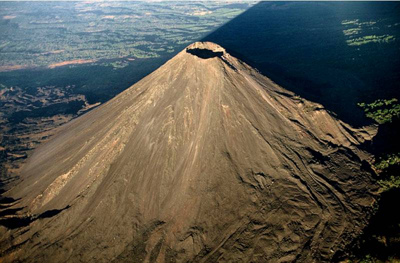 Explora el Volcán de Izalco